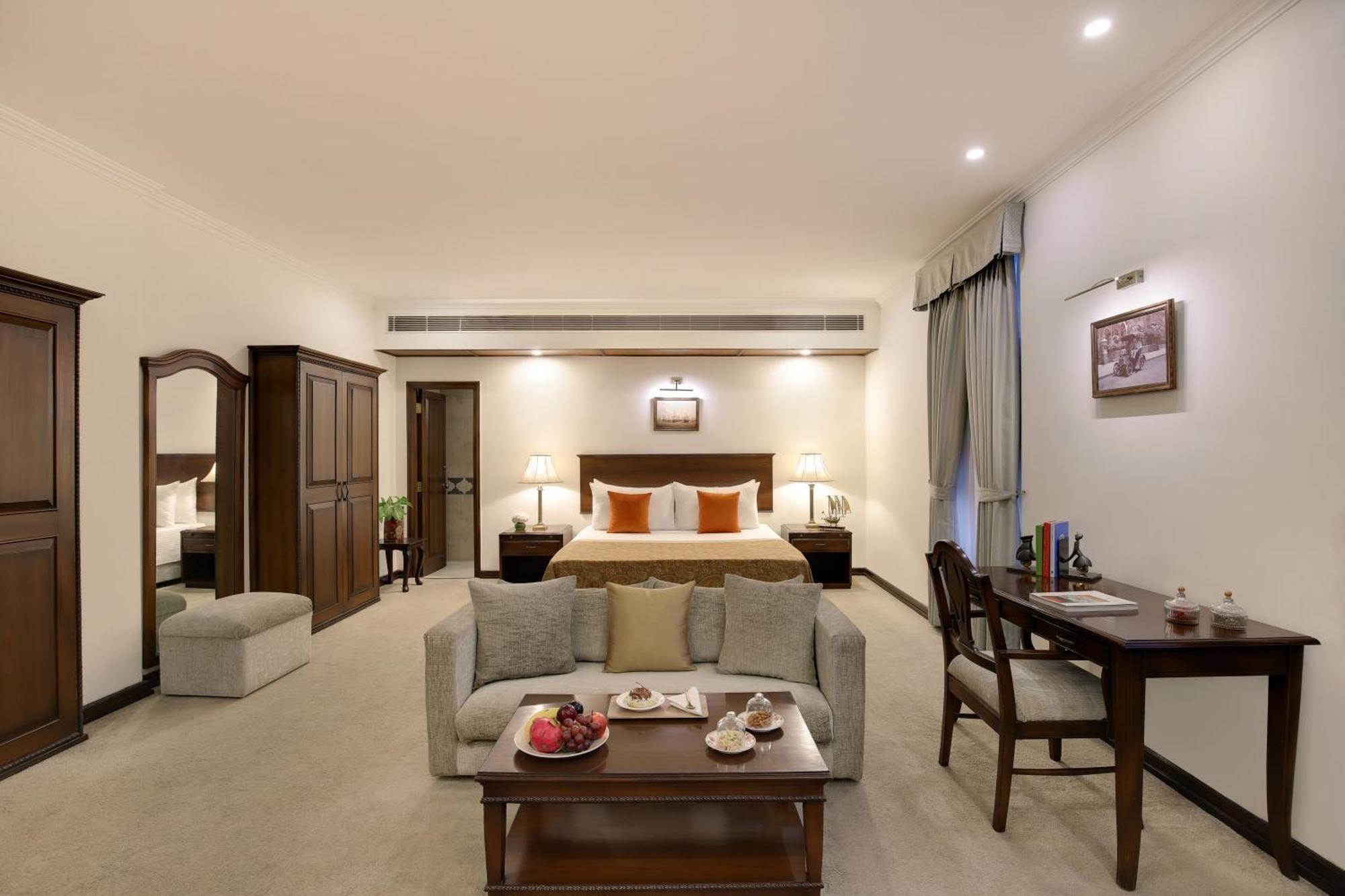 Ambassador, New Delhi - Ihcl Seleqtions Hotel Luaran gambar A suite at the hotel