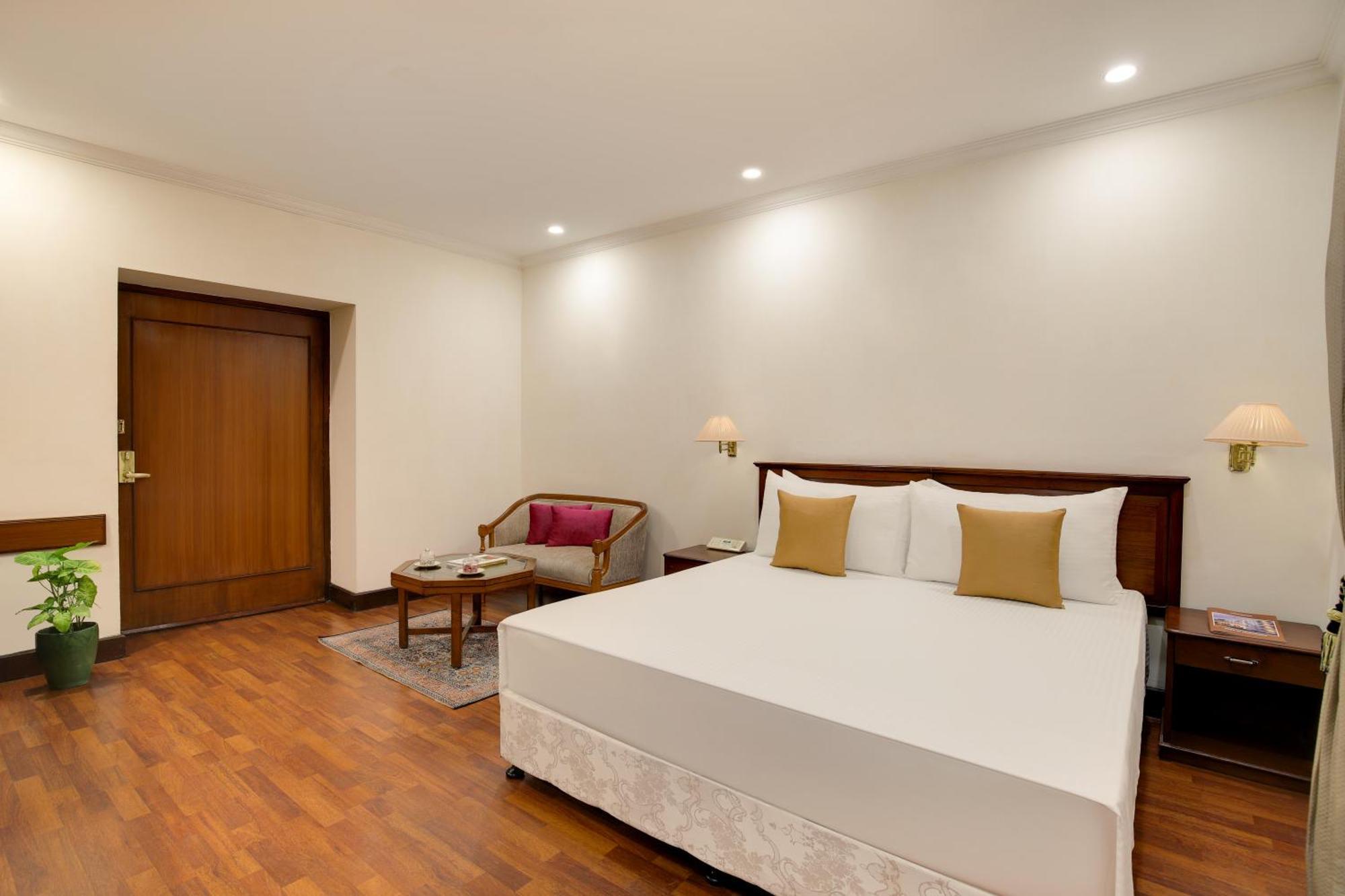 Ambassador, New Delhi - Ihcl Seleqtions Hotel Luaran gambar A room at the hotel